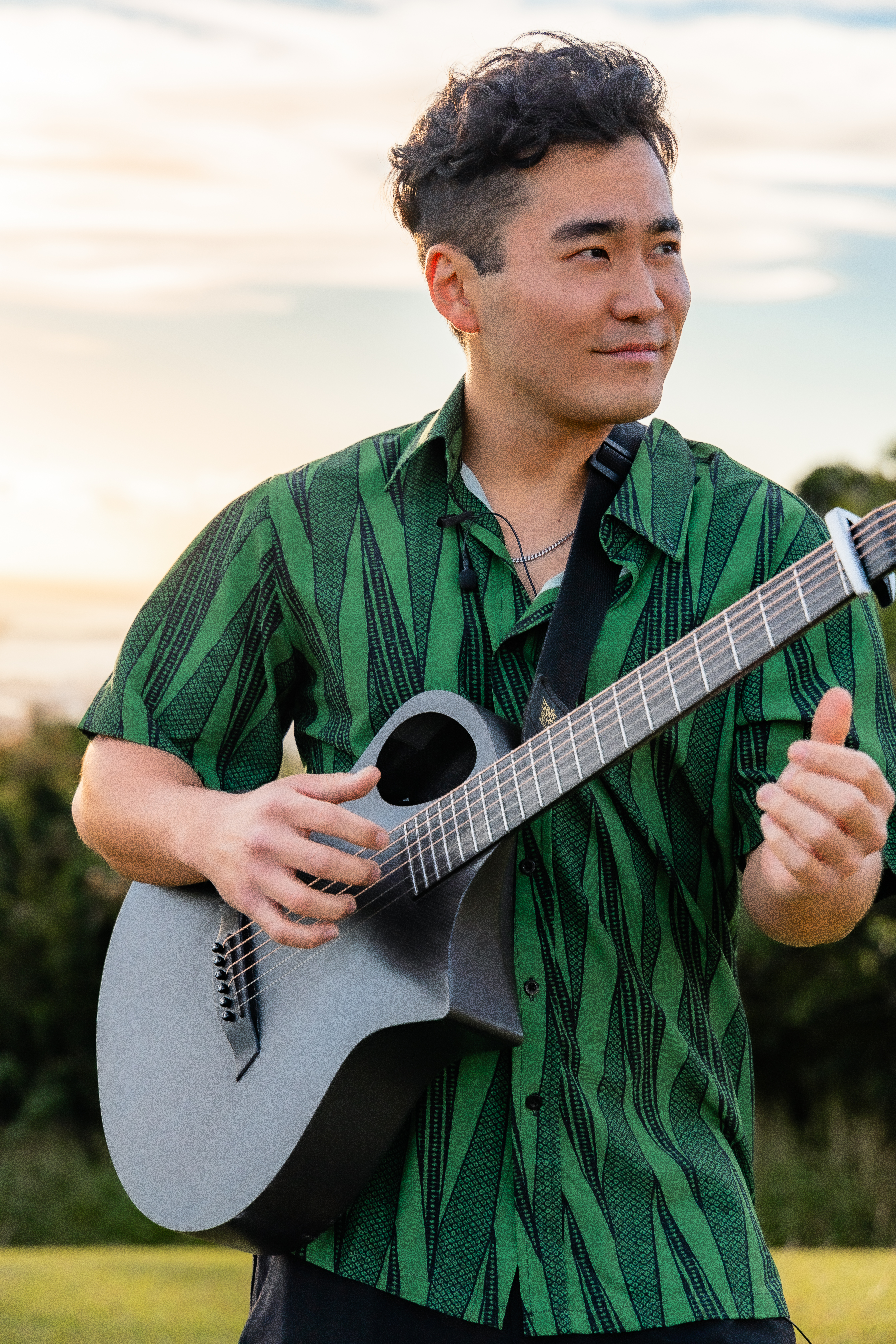 Nick Laʻa performing